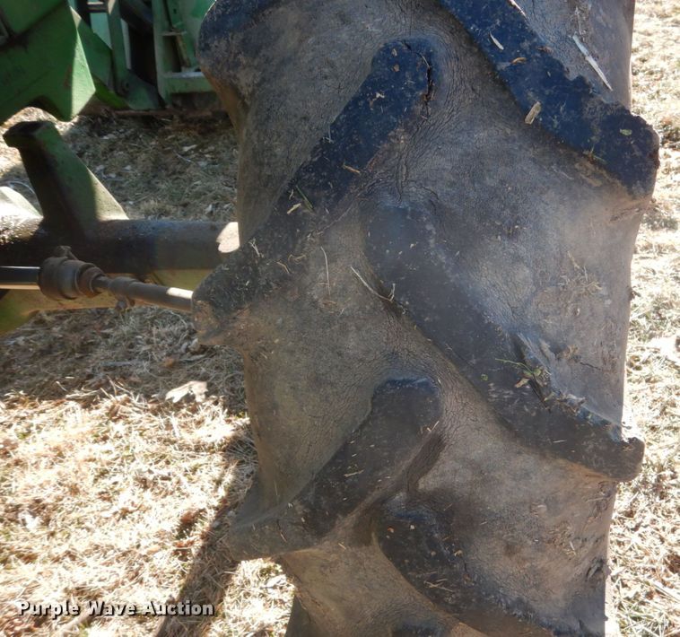 image for item IU9818 1983 John Deere 2550  MFWD tractor