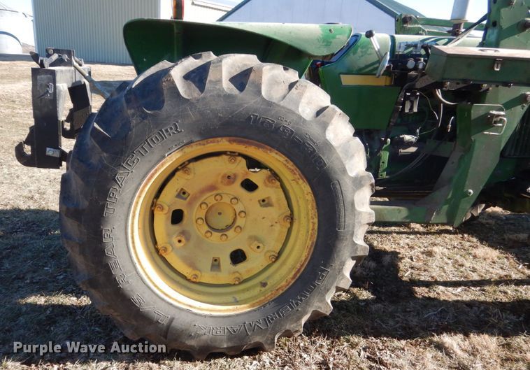 image for item IU9818 1983 John Deere 2550  MFWD tractor