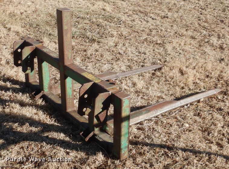 image for item IU9818 1983 John Deere 2550  MFWD tractor