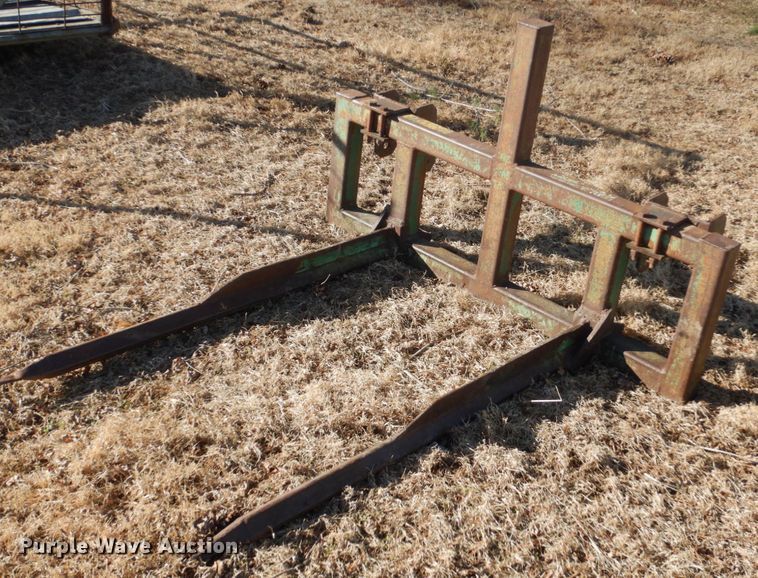 image for item IU9818 1983 John Deere 2550  MFWD tractor