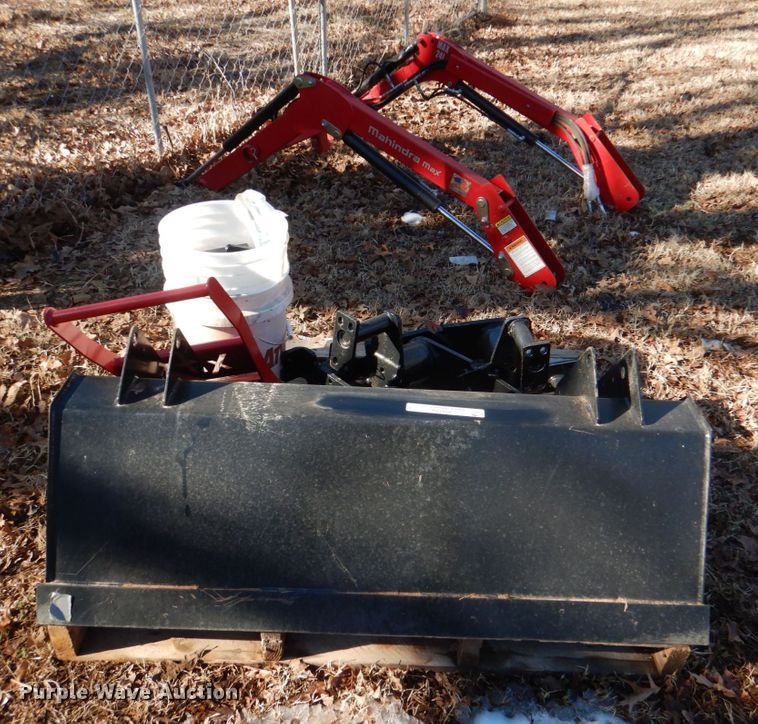 image for item JS9719 Mahindra Max 24L loader