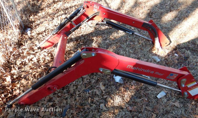 image for item JS9719 Mahindra Max 24L loader