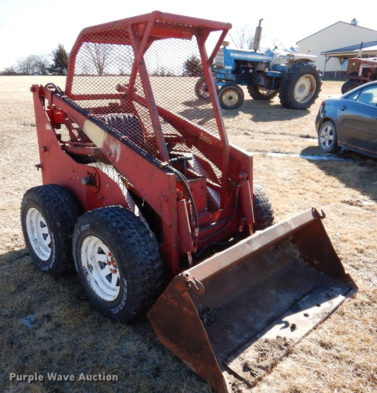 image for item KG9975 Gehl 2500  skid steer loader