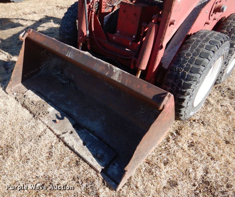 image for item KG9975 Gehl 2500  skid steer loader