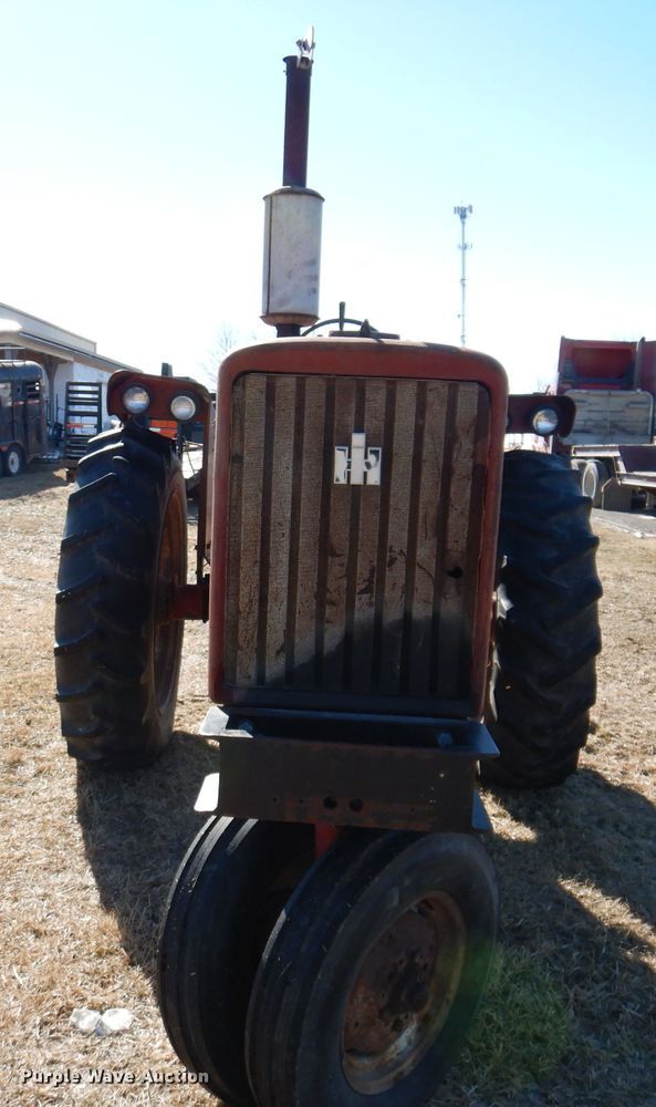 image for item KG9979 Farmall 656  tractor