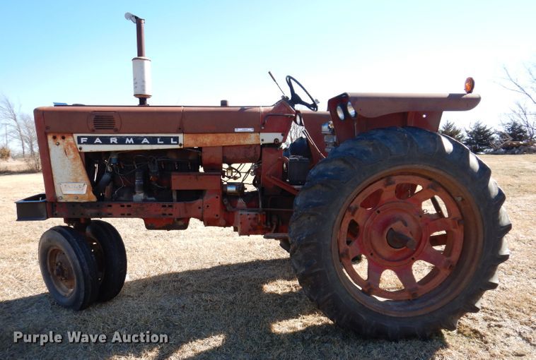 image for item KG9979 Farmall 656  tractor