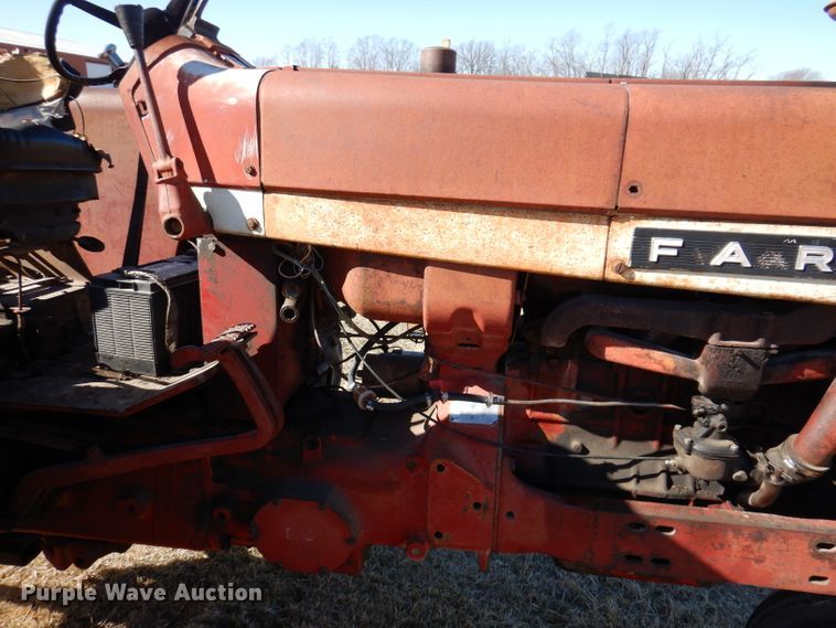 image for item KG9979 Farmall 656  tractor