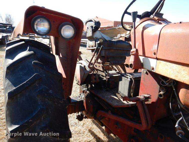 image for item KG9979 Farmall 656  tractor