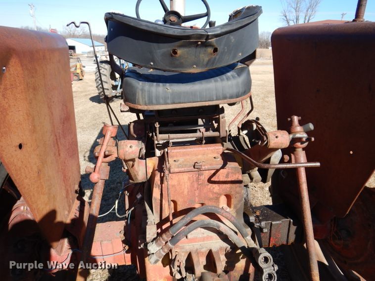 image for item KG9979 Farmall 656  tractor