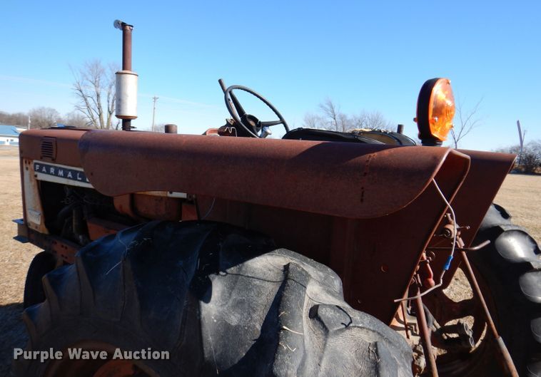 image for item KG9979 Farmall 656  tractor