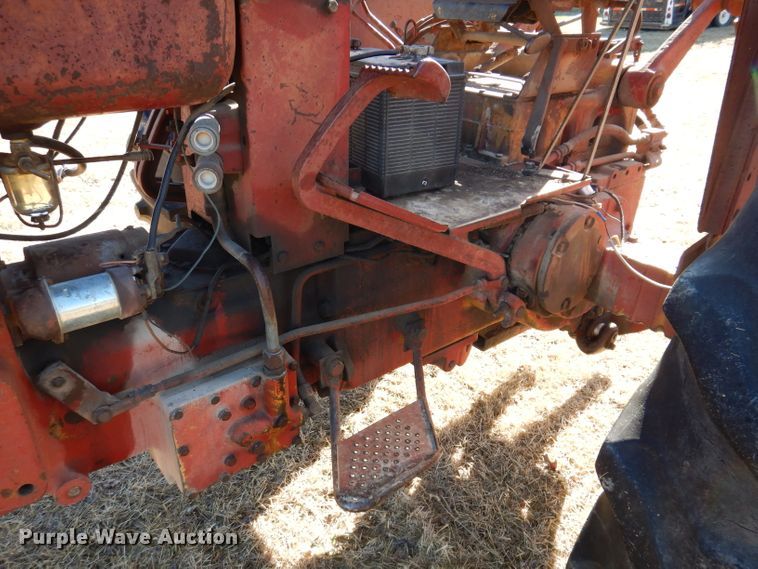 image for item KG9979 Farmall 656  tractor