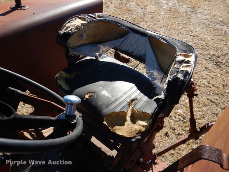 image for item KG9979 Farmall 656  tractor