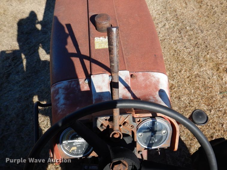 image for item KG9979 Farmall 656  tractor