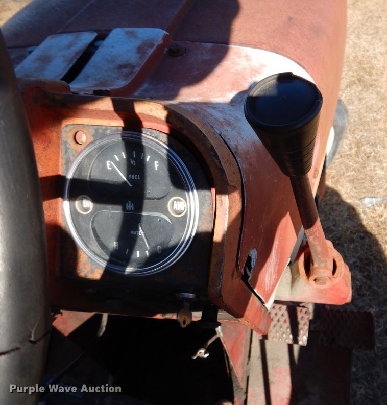 image for item KG9979 Farmall 656  tractor