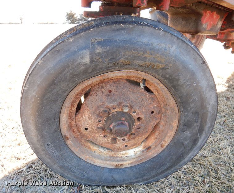 image for item KG9979 Farmall 656  tractor