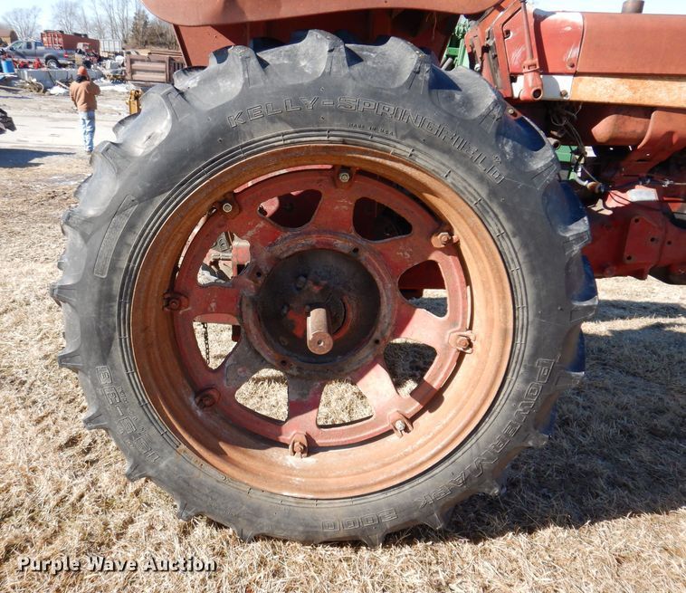 image for item KG9979 Farmall 656  tractor