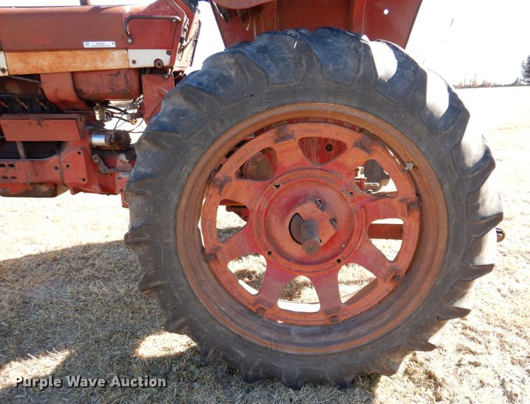 image for item KG9979 Farmall 656  tractor