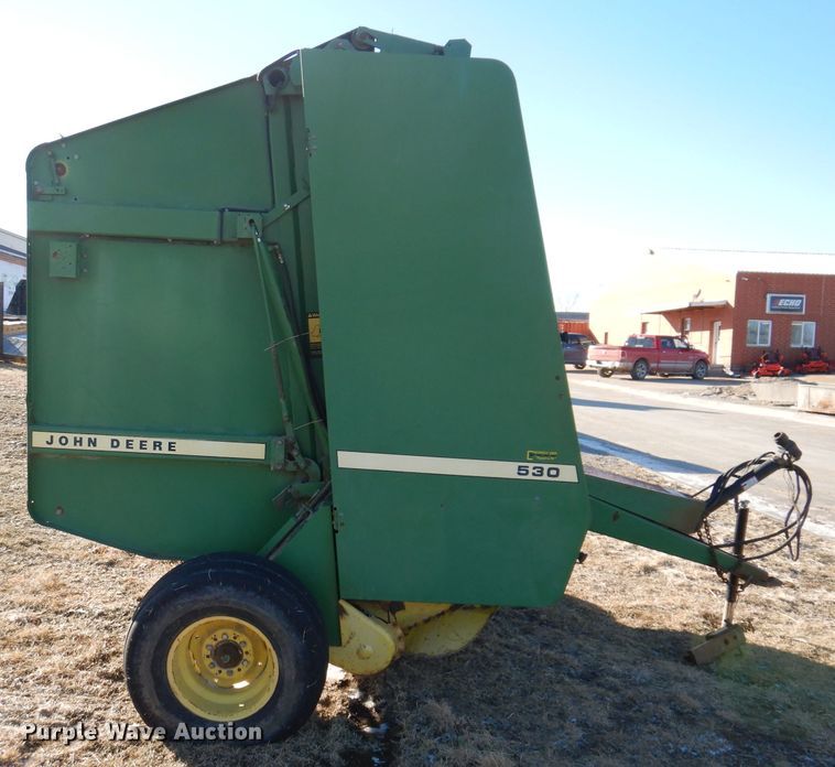 image for item KG9980 1988 John Deere 530  round baler