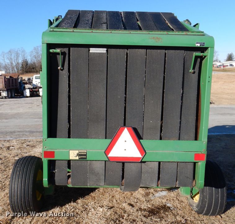 image for item KG9980 1988 John Deere 530  round baler