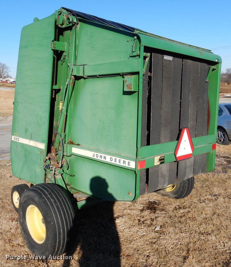 image for item KG9980 1988 John Deere 530  round baler