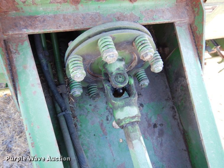 image for item KG9980 1988 John Deere 530  round baler