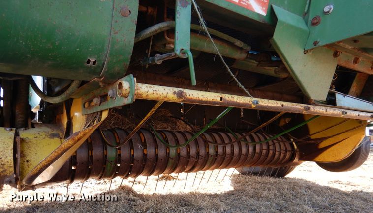 image for item KG9980 1988 John Deere 530  round baler