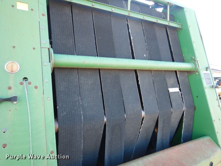 image for item KG9980 1988 John Deere 530  round baler