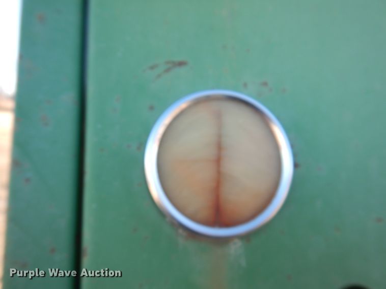 image for item KG9980 1988 John Deere 530  round baler