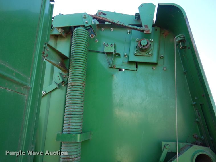 image for item KG9980 1988 John Deere 530  round baler