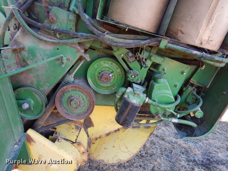 image for item KG9980 1988 John Deere 530  round baler