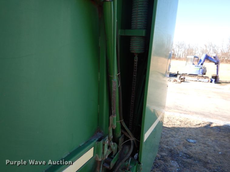 image for item KG9980 1988 John Deere 530  round baler