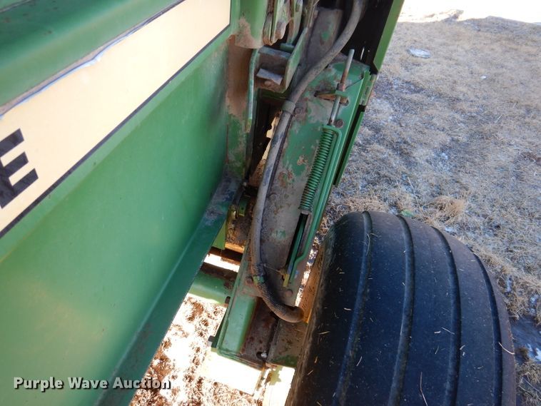 image for item KG9980 1988 John Deere 530  round baler