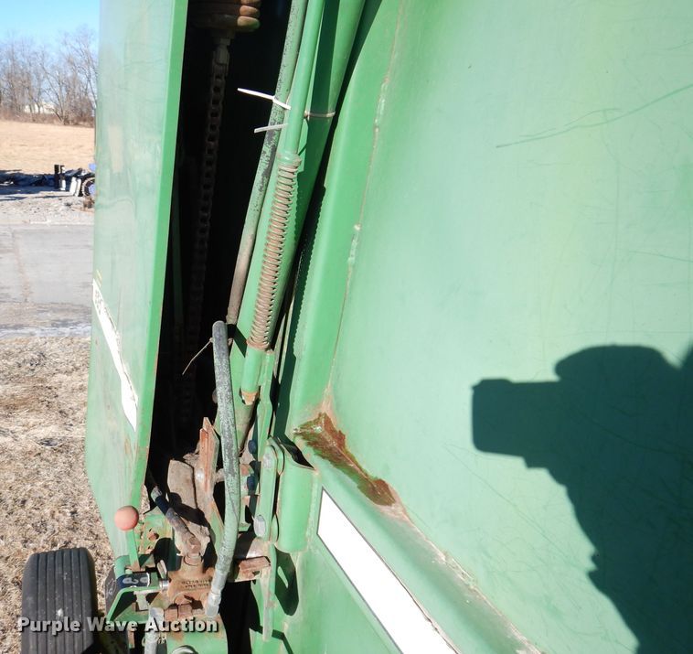 image for item KG9980 1988 John Deere 530  round baler