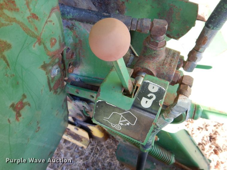 image for item KG9980 1988 John Deere 530  round baler