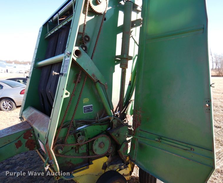 image for item KG9980 1988 John Deere 530  round baler