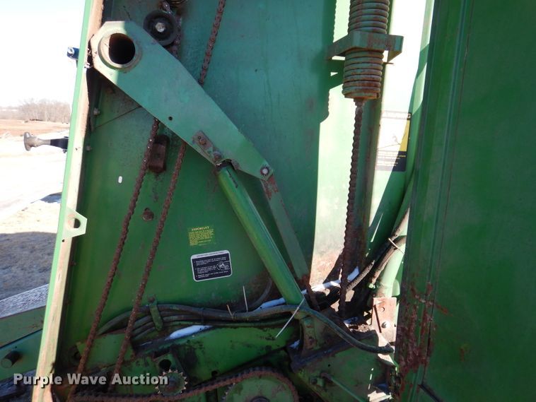 image for item KG9980 1988 John Deere 530  round baler