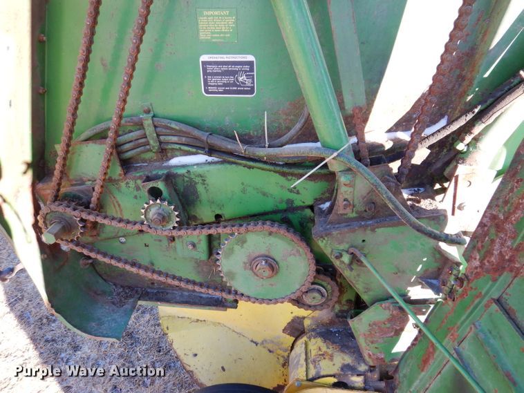image for item KG9980 1988 John Deere 530  round baler