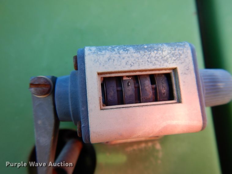 image for item KG9980 1988 John Deere 530  round baler