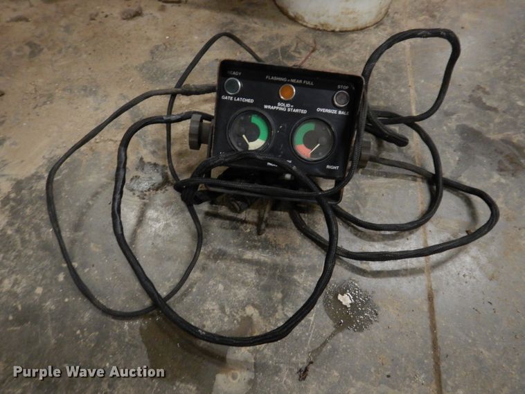 image for item KG9980 1988 John Deere 530  round baler