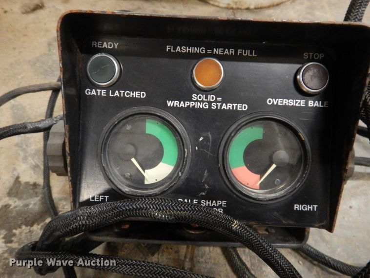 image for item KG9980 1988 John Deere 530  round baler