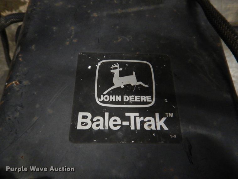 image for item KG9980 1988 John Deere 530  round baler