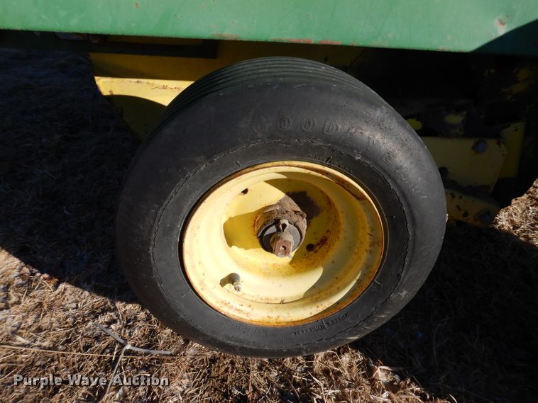 image for item KG9980 1988 John Deere 530  round baler