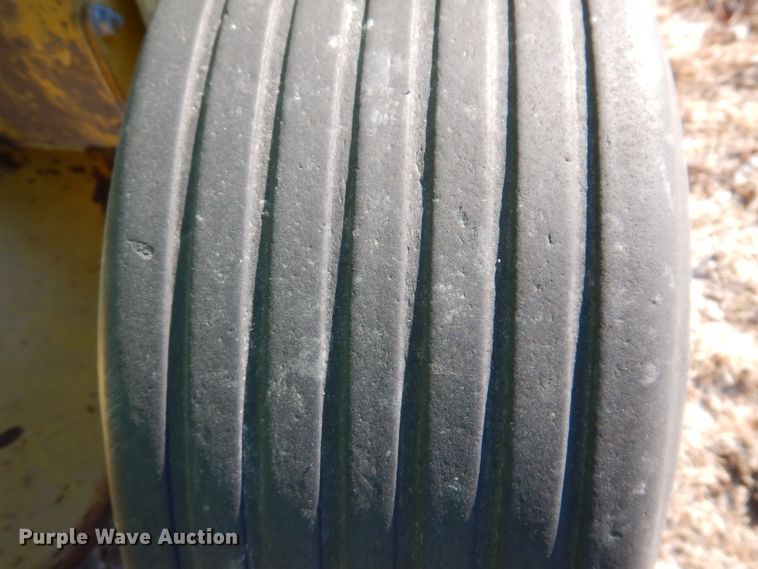 image for item KG9980 1988 John Deere 530  round baler