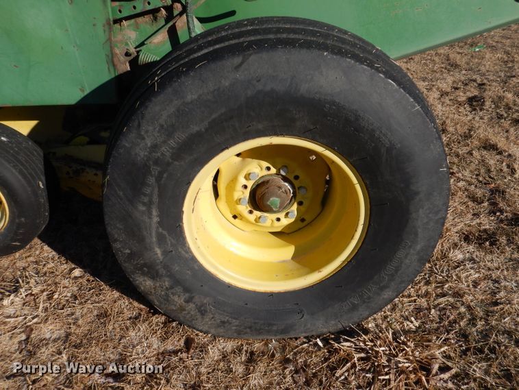image for item KG9980 1988 John Deere 530  round baler