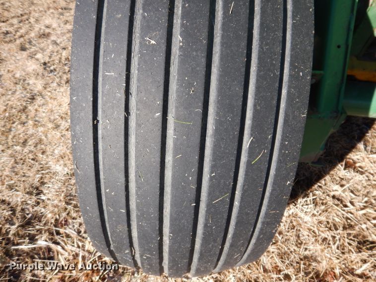 image for item KG9980 1988 John Deere 530  round baler