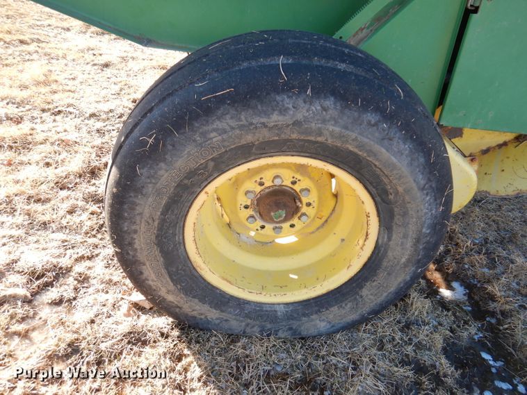 image for item KG9980 1988 John Deere 530  round baler