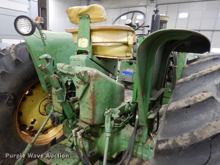 image for item KG9989 1967 John Deere 4020  tractor