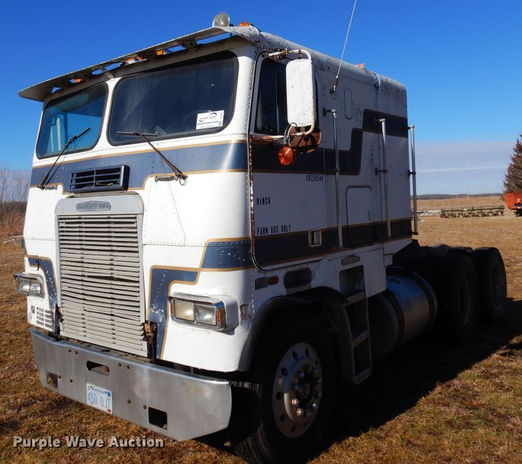 image for item DF0047 1985 Freightliner FLT  semi truck