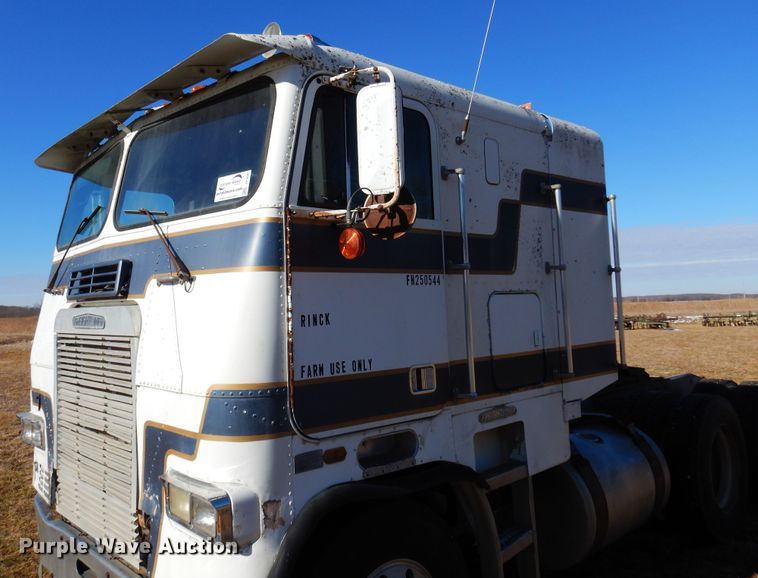 image for item DF0047 1985 Freightliner FLT  semi truck