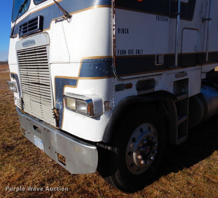 image for item DF0047 1985 Freightliner FLT  semi truck